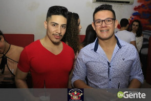 Tequileiro reúne família e amigos em comemoração de seu aniversário