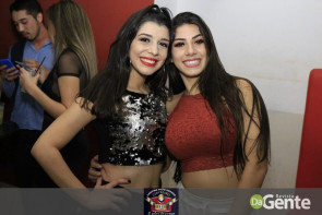 Tequileiro reúne família e amigos em comemoração de seu aniversário