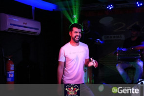 Tequileiro reúne família e amigos em comemoração de seu aniversário