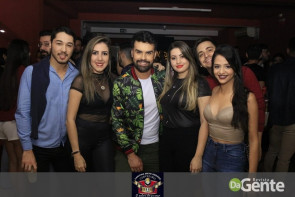 Tequileiro reúne família e amigos em comemoração de seu aniversário