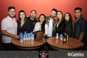 Tequileiro reúne família e amigos em comemoração de seu aniversário