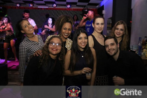 Tequileiro reúne família e amigos em comemoração de seu aniversário