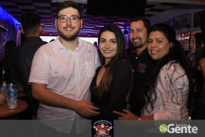 Tequileiro reúne família e amigos em comemoração de seu aniversário