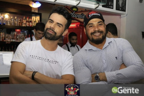 Tequileiro reúne família e amigos em comemoração de seu aniversário