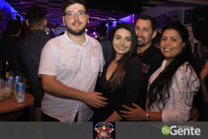 Tequileiro reúne família e amigos em comemoração de seu aniversário