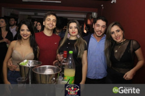 Tequileiro reúne família e amigos em comemoração de seu aniversário