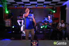 Tequileiro reúne família e amigos em comemoração de seu aniversário