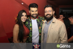 Tequileiro reúne família e amigos em comemoração de seu aniversário