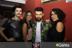 Tequileiro reúne família e amigos em comemoração de seu aniversário