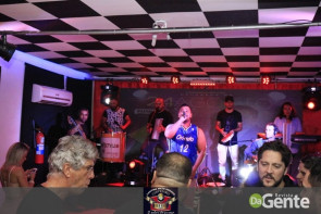 Tequileiro reúne família e amigos em comemoração de seu aniversário