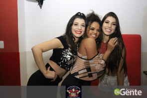 Tequileiro reúne família e amigos em comemoração de seu aniversário