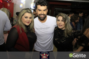 Tequileiro reúne família e amigos em comemoração de seu aniversário