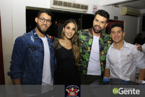 Tequileiro reúne família e amigos em comemoração de seu aniversário