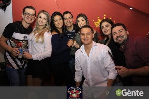 Tequileiro reúne família e amigos em comemoração de seu aniversário