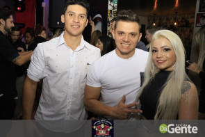 Tequileiro reúne família e amigos em comemoração de seu aniversário