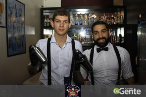 Tequileiro reúne família e amigos em comemoração de seu aniversário