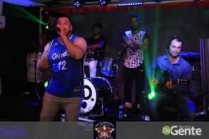 Tequileiro reúne família e amigos em comemoração de seu aniversário