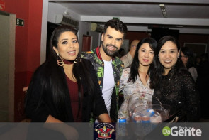 Tequileiro reúne família e amigos em comemoração de seu aniversário