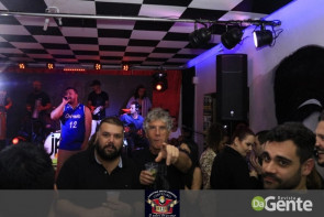 Tequileiro reúne família e amigos em comemoração de seu aniversário