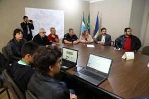 Alunos do IFMS apresentam protótipo de  aplicativo que vai aproximar cidadão e Prefeitura