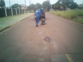 Prefeitura de Dourados prossegue com ações de tapa-buraco em várias regiões da cidade