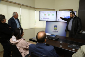 Prefeita conhece ferramenta para consulta  em tempo real de informações da administração