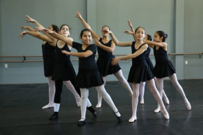 "Palco para Todos" atende mais de  500 alunos em 16 pontos da cidade