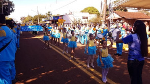 Macaúba recebeu desfile em homenagem ao dia da independência e Délia é homenageada
