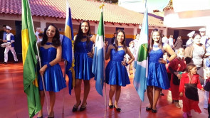 Macaúba recebeu desfile em homenagem ao dia da independência e Délia é homenageada