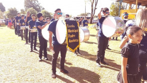 Macaúba recebeu desfile em homenagem ao dia da independência e Délia é homenageada