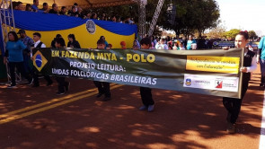 Macaúba recebeu desfile em homenagem ao dia da independência e Délia é homenageada