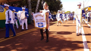 Macaúba recebeu desfile em homenagem ao dia da independência e Délia é homenageada