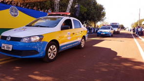 Macaúba recebeu desfile em homenagem ao dia da independência e Délia é homenageada