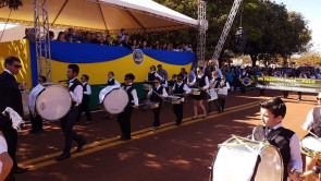 Macaúba recebeu desfile em homenagem ao dia da independência e Délia é homenageada