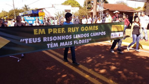Macaúba recebeu desfile em homenagem ao dia da independência e Délia é homenageada