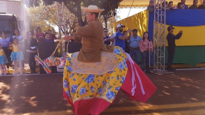 Macaúba recebeu desfile em homenagem ao dia da independência e Délia é homenageada