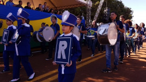 Macaúba recebeu desfile em homenagem ao dia da independência e Délia é homenageada