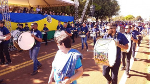 Macaúba recebeu desfile em homenagem ao dia da independência e Délia é homenageada