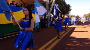 Macaúba recebeu desfile em homenagem ao dia da independência e Délia é homenageada