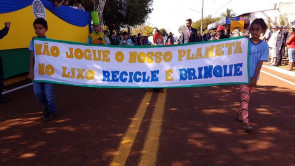 Macaúba recebeu desfile em homenagem ao dia da independência e Délia é homenageada