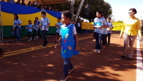 Macaúba recebeu desfile em homenagem ao dia da independência e Délia é homenageada