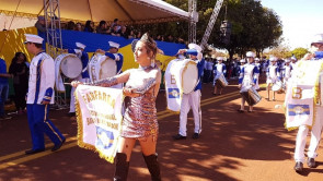 Macaúba recebeu desfile em homenagem ao dia da independência e Délia é homenageada