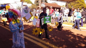 Macaúba recebeu desfile em homenagem ao dia da independência e Délia é homenageada