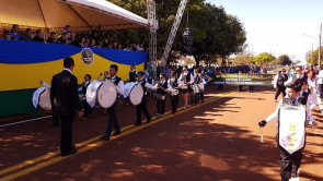 Macaúba recebeu desfile em homenagem ao dia da independência e Délia é homenageada