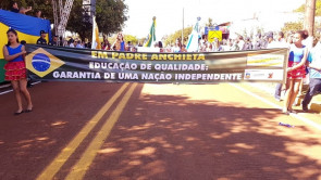 Macaúba recebeu desfile em homenagem ao dia da independência e Délia é homenageada