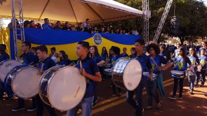 Macaúba recebeu desfile em homenagem ao dia da independência e Délia é homenageada