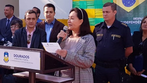 Macaúba recebeu desfile em homenagem ao dia da independência e Délia é homenageada