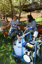 Délia entrega equipamentos para  comunidade rural na região de Macaúba