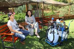 Délia entrega equipamentos para  comunidade rural na região de Macaúba