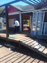 Prefeitura atende pedidos e retira  da praça a ‘Casa do Papai Noel’